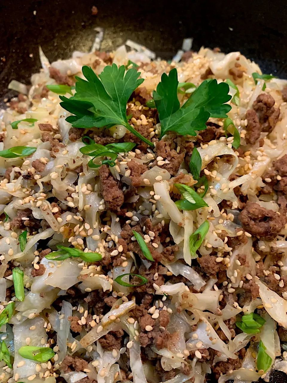 Keto-Sauteed Cabbage with Beef. Sprinkled with roasted sesame seeds and green onions|Alma's Home Kitchenさん