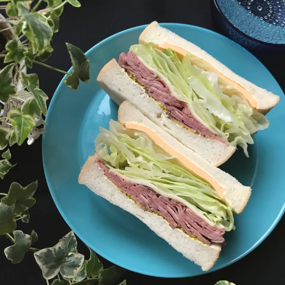 🥪残り物寄せ集めのローストビーフサンド🥪|Hollyさん