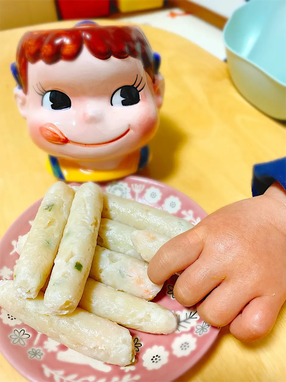 Snapdishの料理写真:手掴み食べ＆フォーク食べ練習シリーズ♡みつせ鶏とお豆腐のもちもちソーセージ。|ぽき。さん