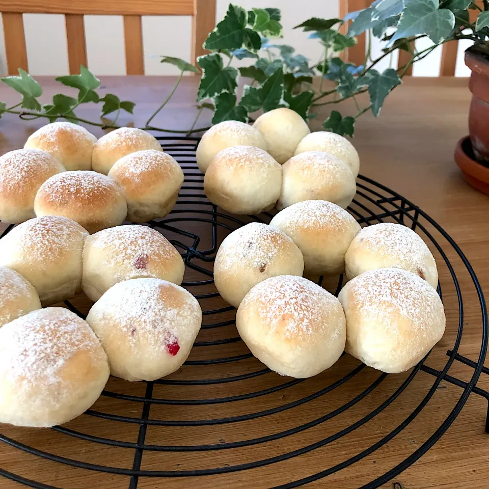 Snapdishの料理写真:プチお花パン|えり@手作りパンさん