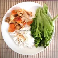 4/365

tomyam ayam with carrot and mushroom|mamaloseweightjourneyさん