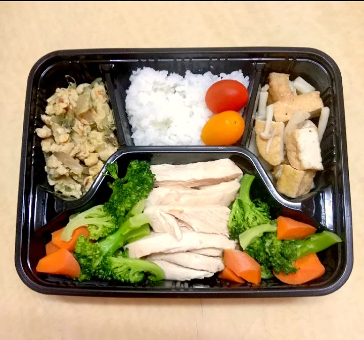 Healthy Lunch Box
#eat clean@healthy❤️
#low carb high protein
#less oil #less salt #less sugar
#no processed food
@chicken breast
@brocoli and carrot
@tofu and mushroom hoshimeiji
@egg and onion
@rice@cherry tomatoes|steady chanさん