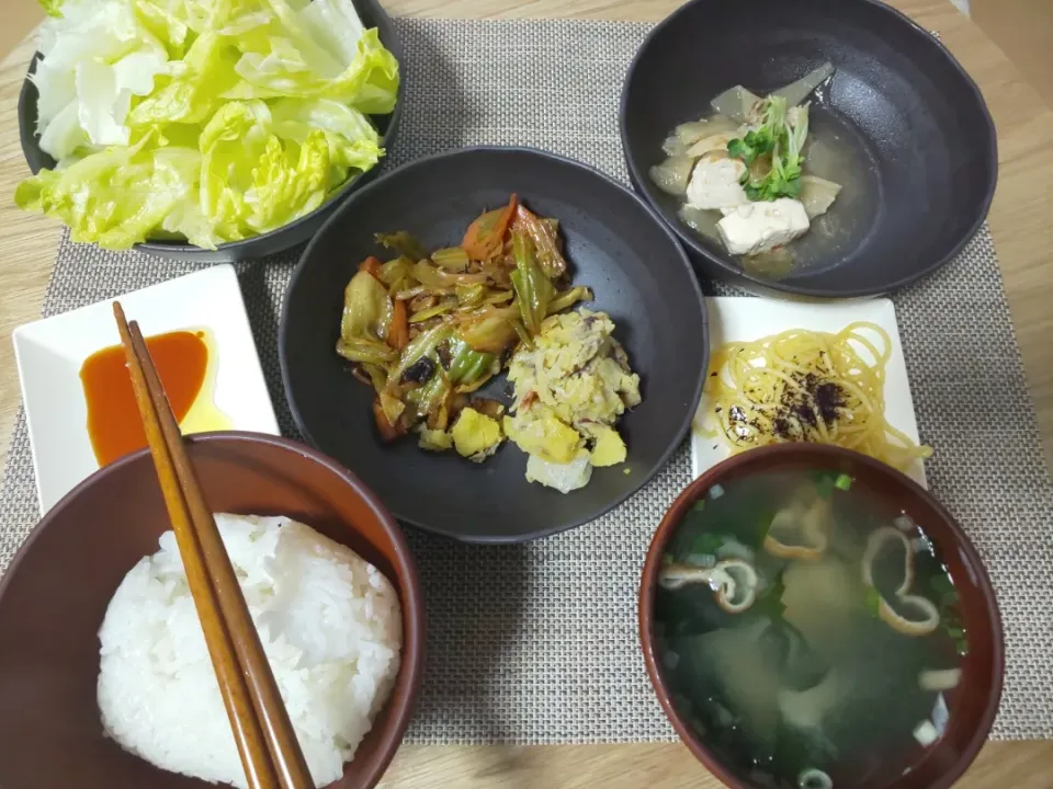 白飯
わかめの味噌汁
肉豆腐
豚とキャベツと人参ともやしの炒め
ベーコンとじゃがいもとさつまいもと玉ねぎのスライス炒め
ゆかりミニスパゲティ
ちぎりレタス
みかん|あぎふぁんさん