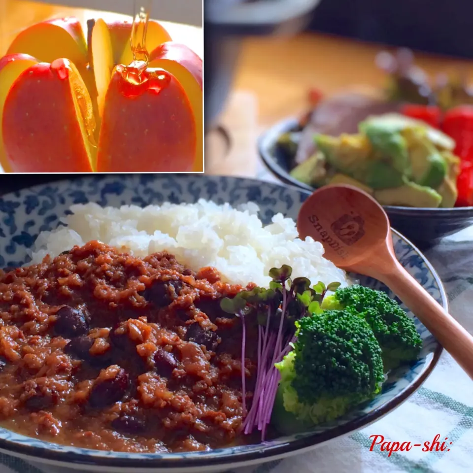 リンゴとハチミツとろ〜り溶けてる。自家製バーモントキーマカレー⁉︎🍛　黒豆入り|パパ氏さん