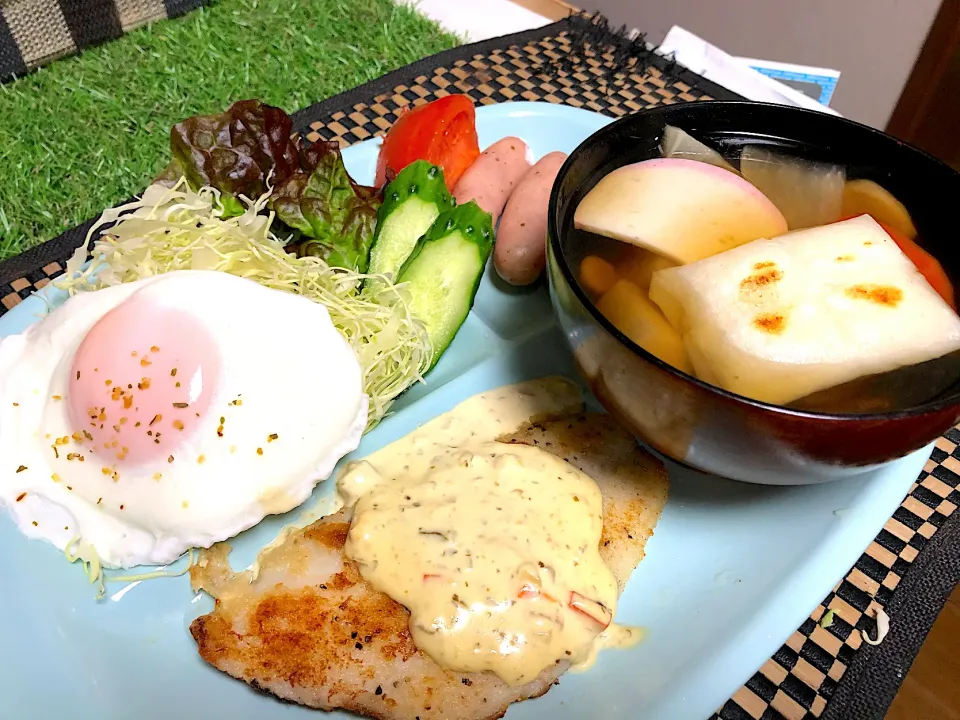 お雑煮　　カレイのムニエル　　レモンパセリウインナー　　目玉焼き|石川洋子さん