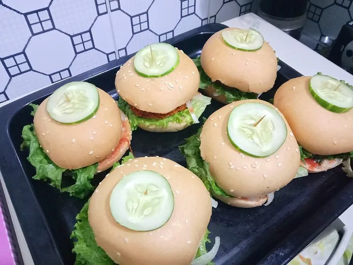 Snapdishの料理写真:#burgers 
#nisahomefood|Sadia Meherinさん