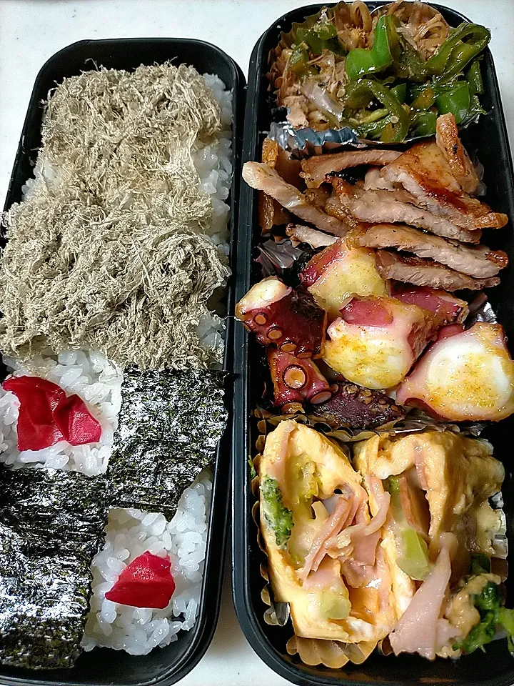 タコと豚肉弁当
★ピーマン・えのき甘辛炒め鰹節がけ
★ハム・ブロッコリー・チーズ卵焼き|芽亜里さん