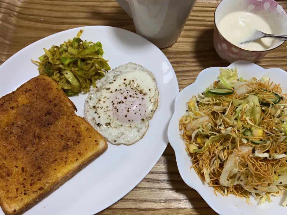 野菜サラダ・カレートースト朝食🍀|「蘭」さん