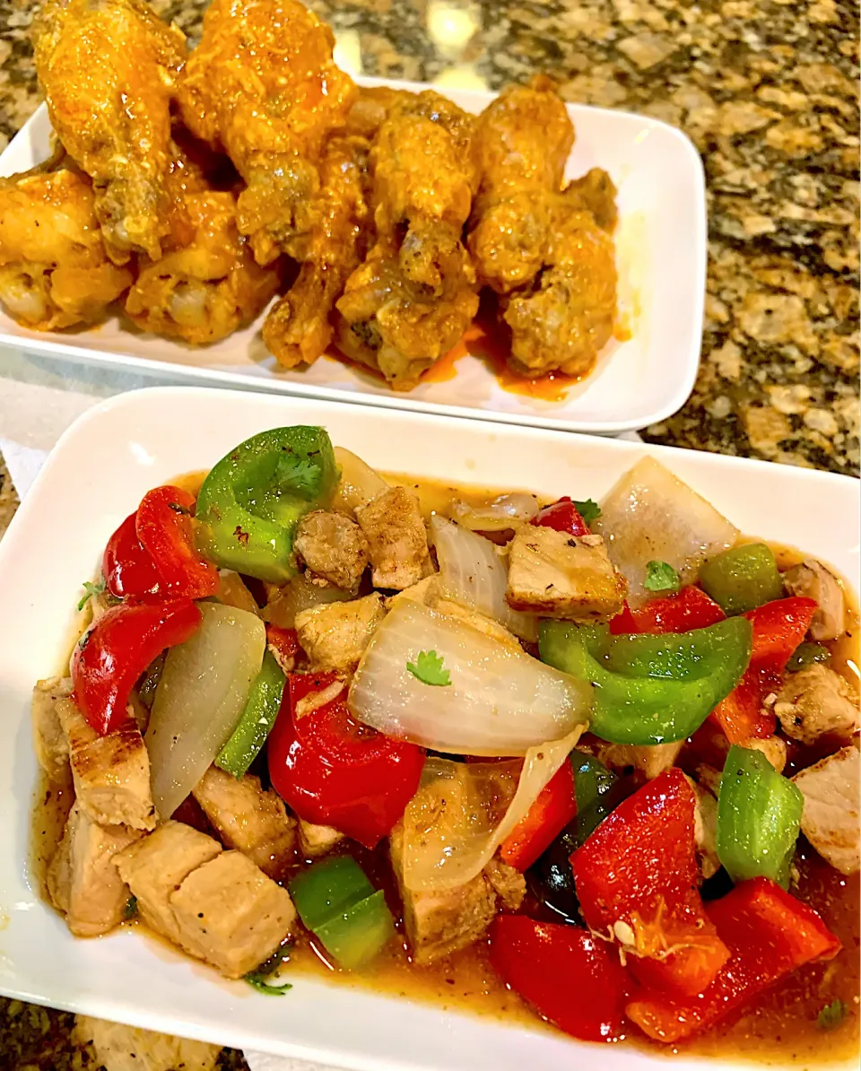 Air fry Buffalo Chicken Wings & Keto Stir Fry Chopped Pork Steaks with Bell Peppers|Alma's Home Kitchenさん