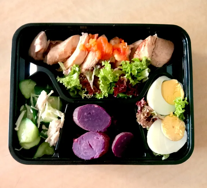 Snapdishの料理写真:Healthy Lunch Box
#eat clean@healthy❤️
#low carb high protein
#less oil #less salt #less sugar
#no processed food
@chicken breast with tomato
@japanese cucumber with enoki mushroom @half boil egg
@sweet potatoes @kale|steady chanさん