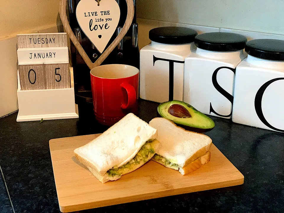 Avocado egg sandwich|jane yongさん