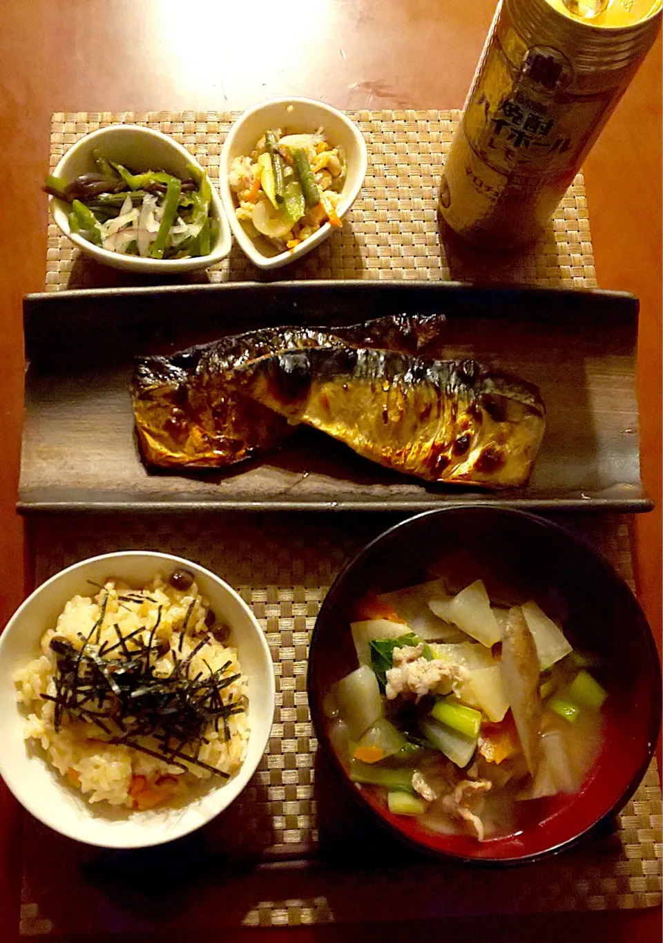 Snapdishの料理写真:Today's dinner🍴我家おばんざい･鯖の塩焼き･母作炊き込みご飯&豚汁w/量増しお野菜|🌈Ami🍻さん