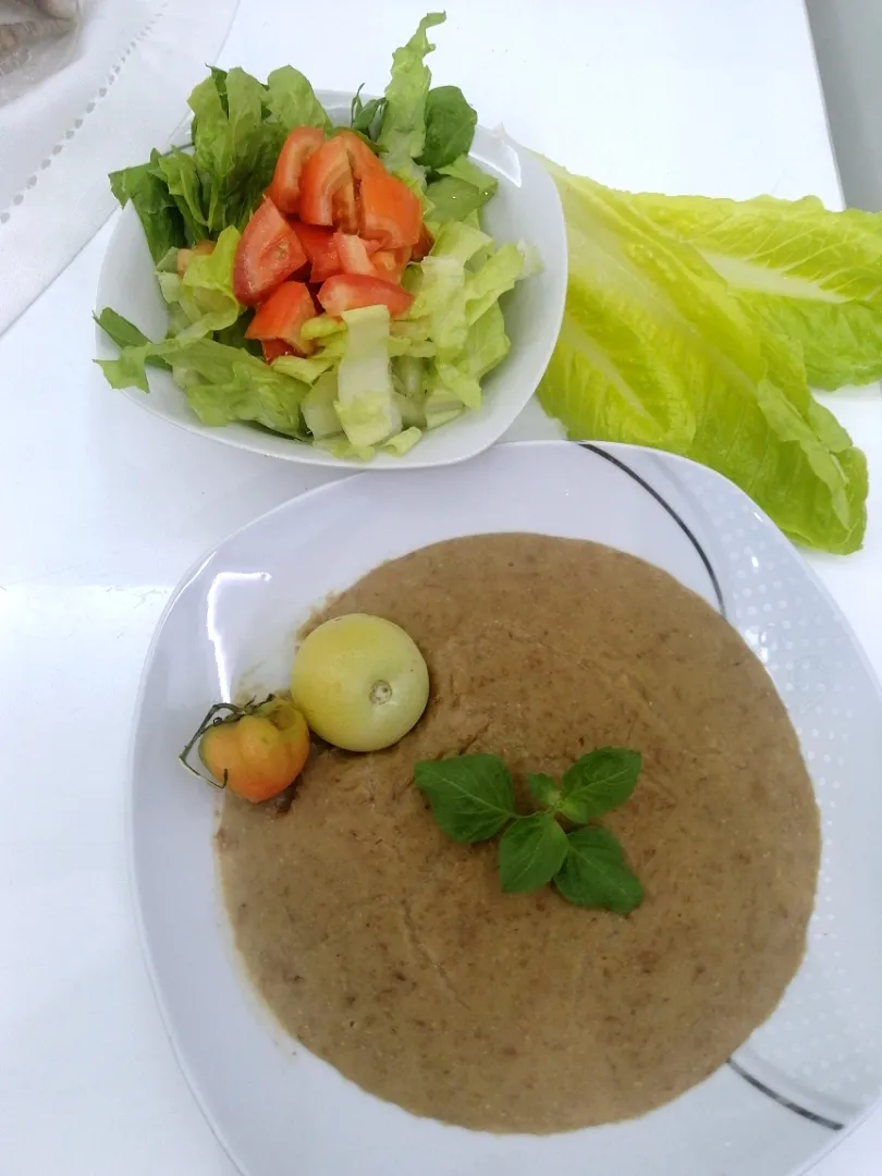 Middle Eastern smashed Lentils with fresh salad|Christelle S. Karamさん