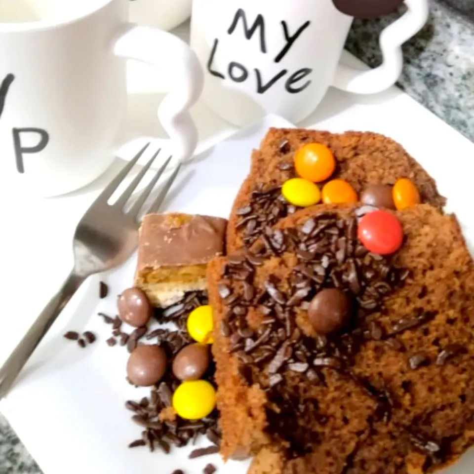 M&M'S and Snickers chocolate cake|Christelle S. Karamさん