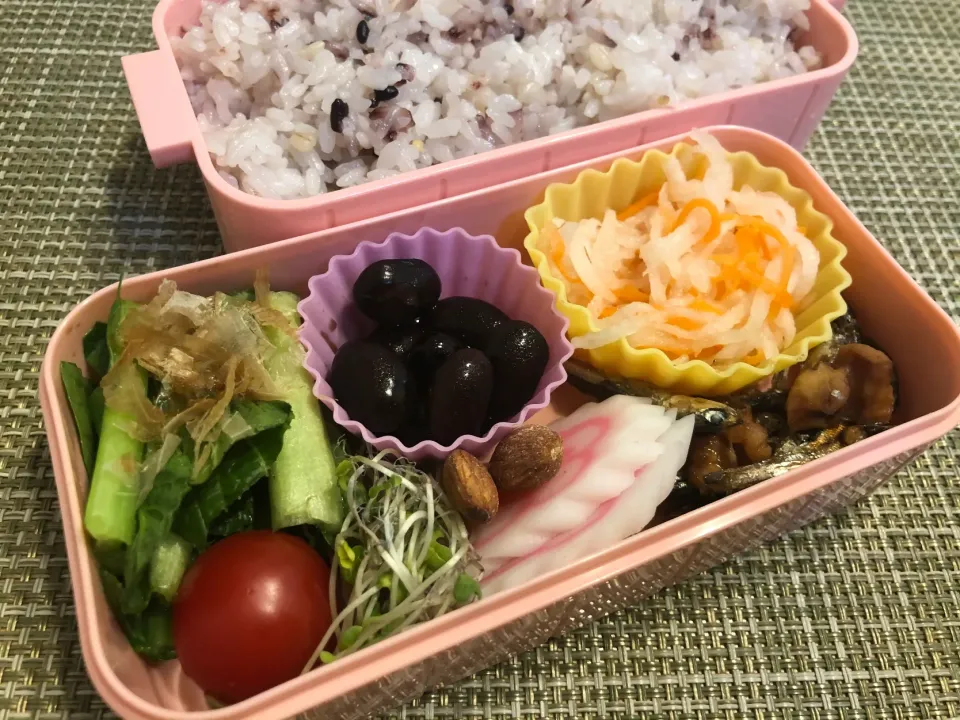 Snapdishの料理写真:最終形態？お節の残りものには福がある弁当|こぐまさん