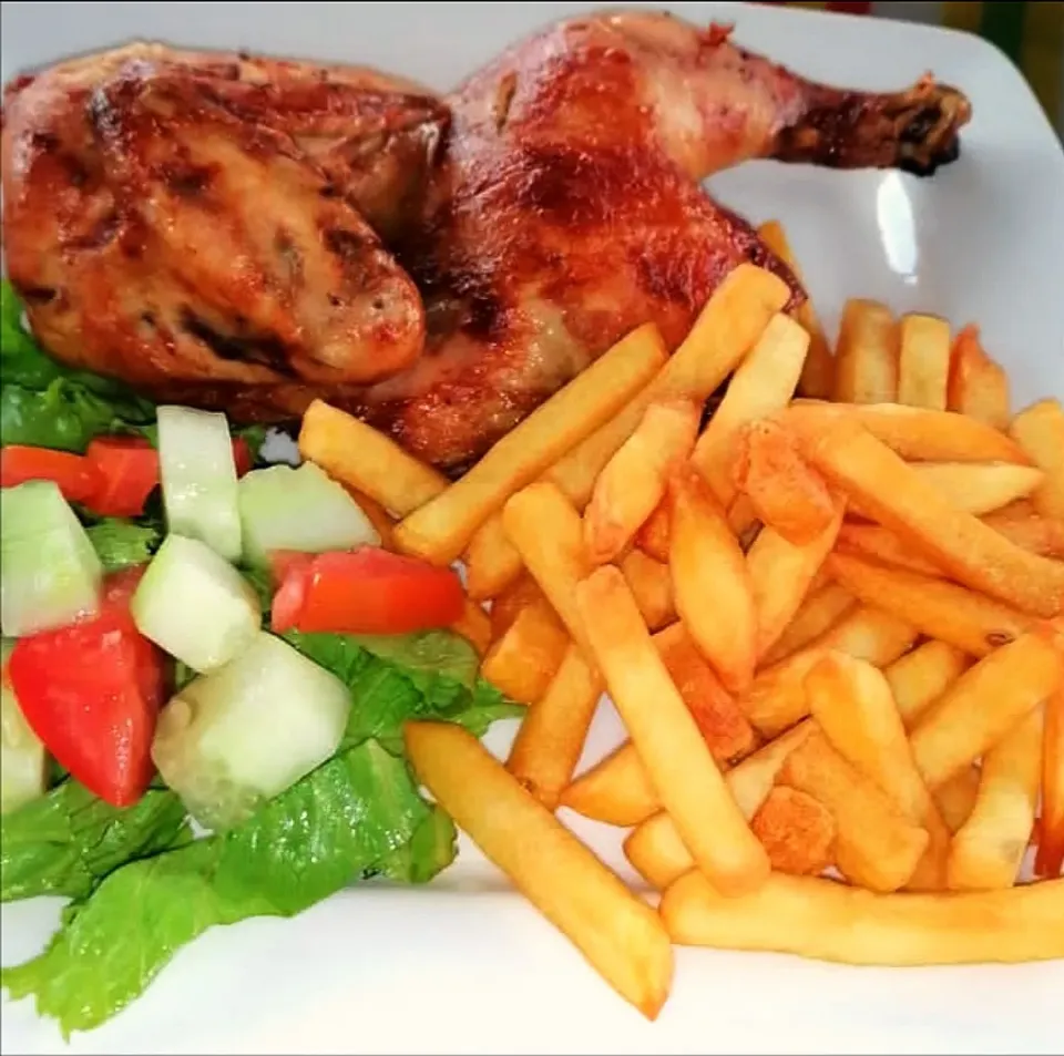 Oven roasted chicken and chips made at Tulkuya Signs Restaurant|Binyaさん