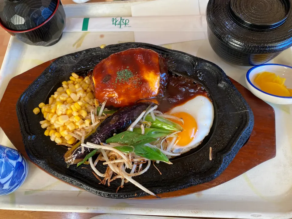 おしゃれさんのチーズのせハンバーグ定食|Morito Kamiyaさん