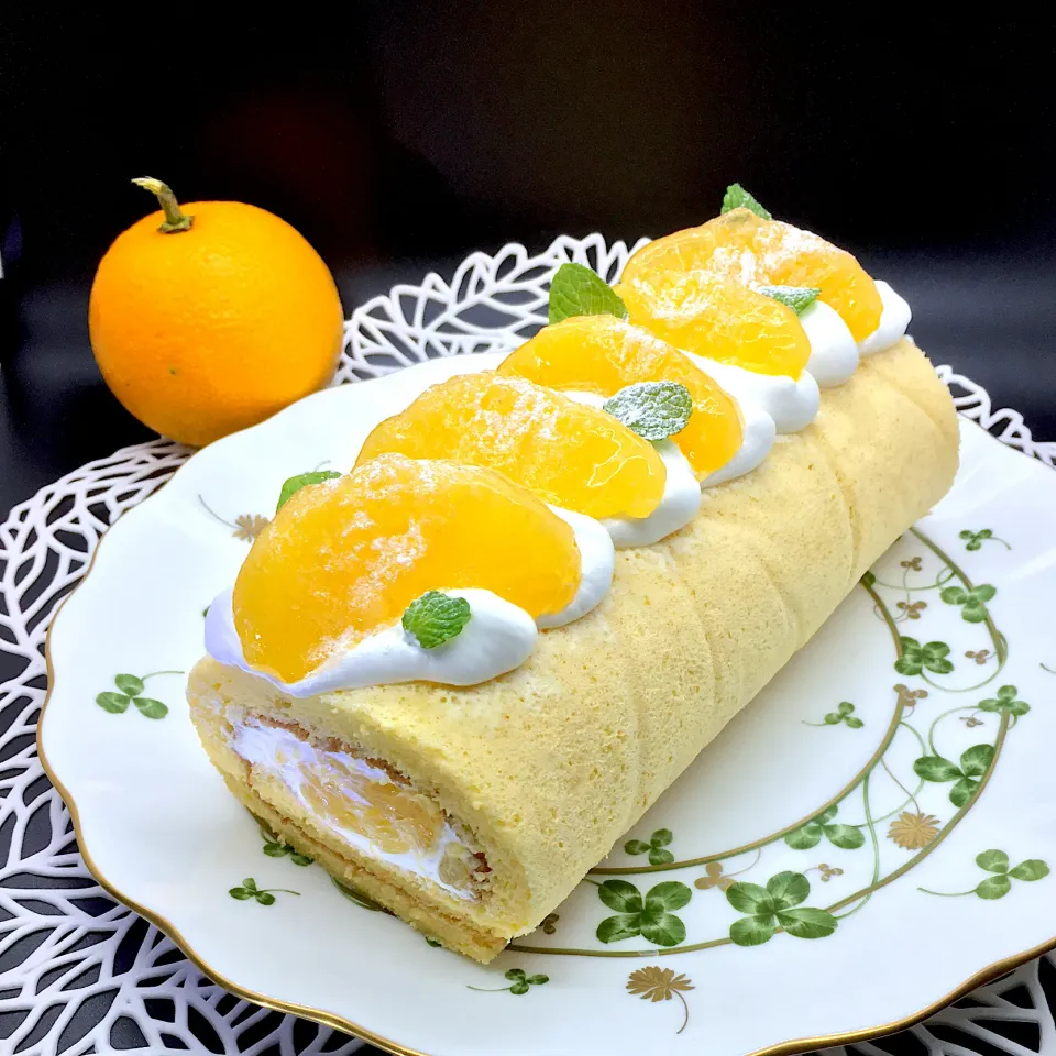 うちの畑で取れた、夏みかんのロールケーキです🍊|sucreroomさん