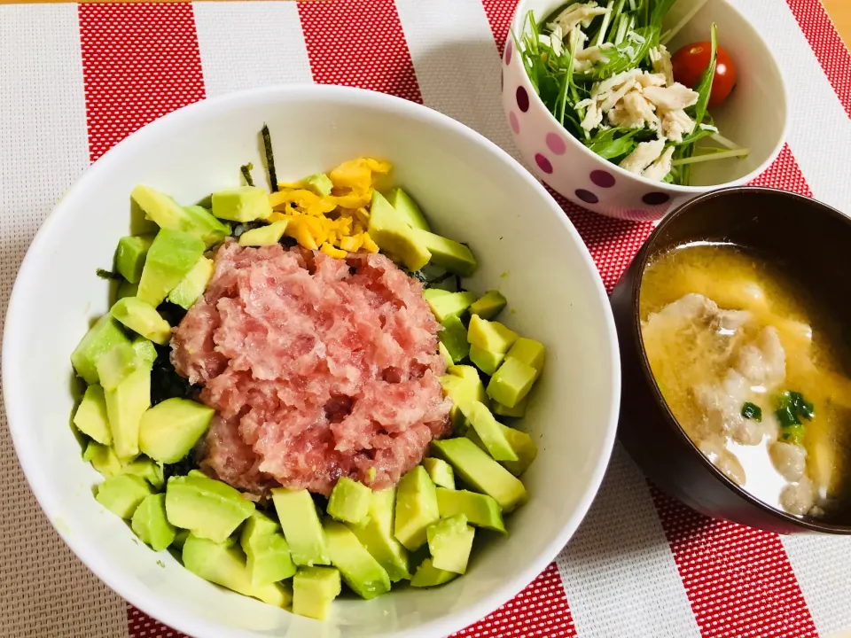 【🥑乗せすぎ❓そんなことない】まぐろアボカド丼|飛鳥さん