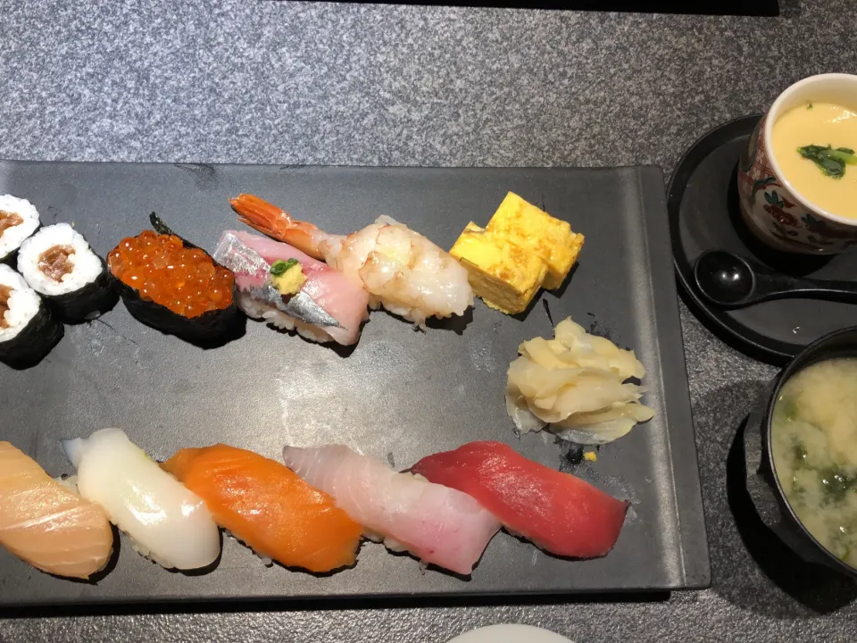 Snapdishの料理写真:すしざんまいのランチ980円|akesanさん