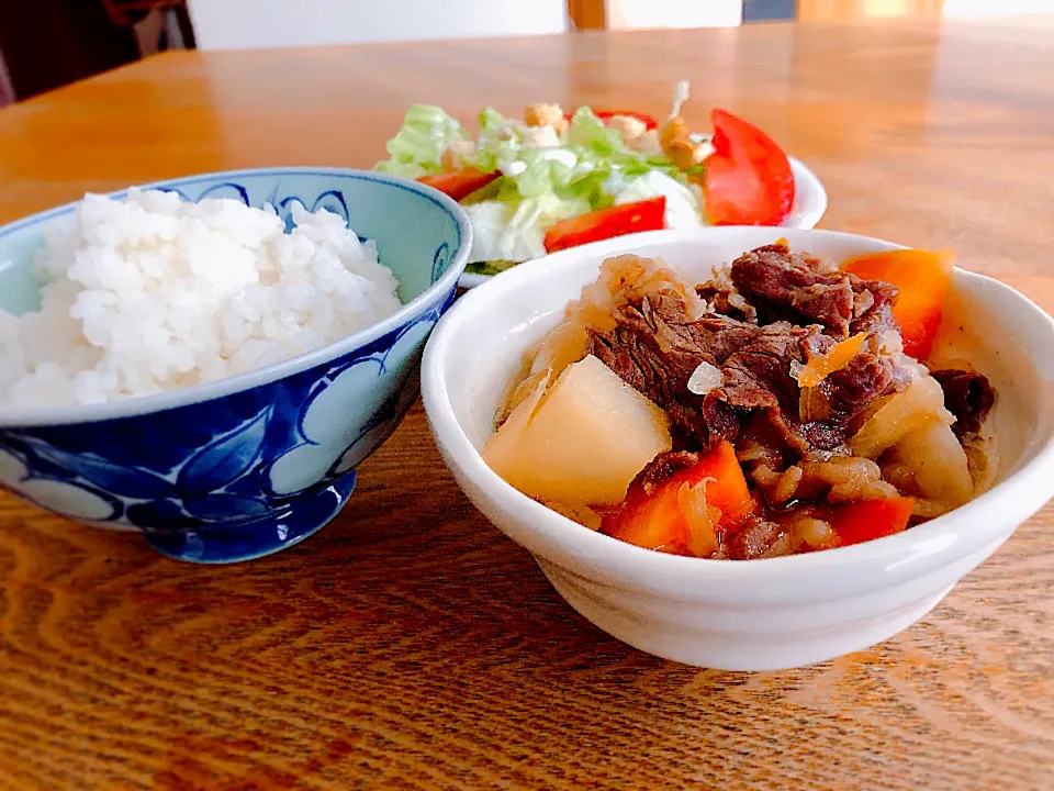 肉じゃがとシーザーサラダ|しんやさん