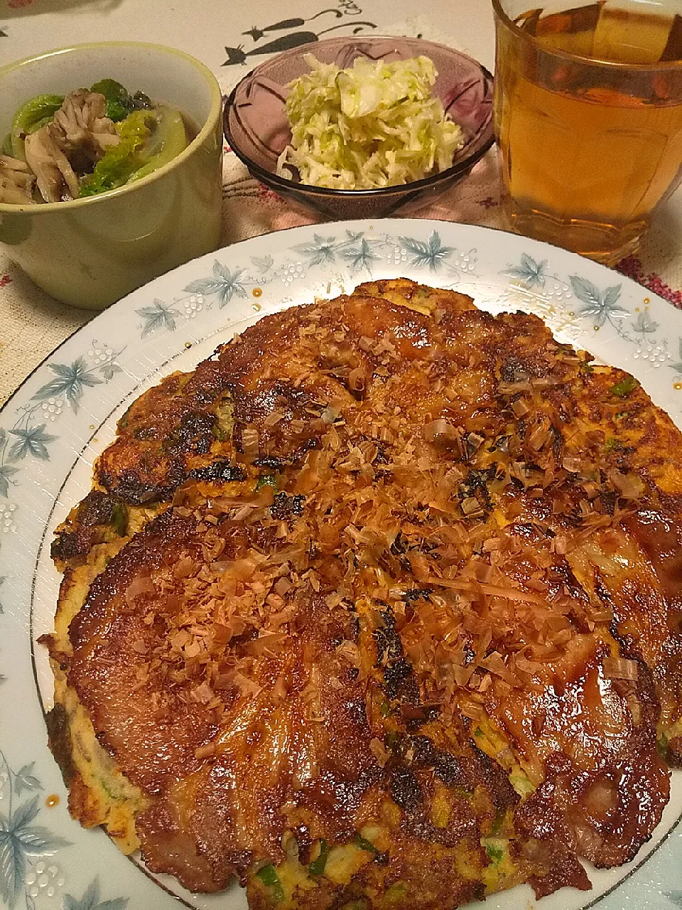 今日の晩御飯
※おからパウダーで豚肉とコンニャク入りのねぎ焼き
※レタスと舞茸のスープ
※酢キャベツ
※焼酎麦茶割り|れあMIXさん