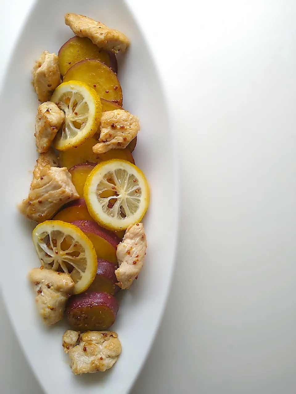 さつまいもと鶏むね肉のハニーマスタードレモン🍋|まめころさん