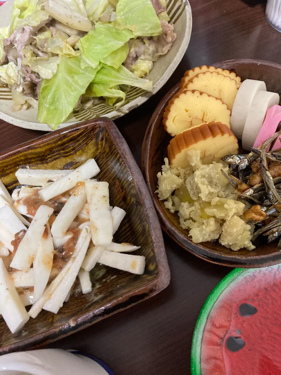 1月6日晩ご飯。キャベツと豚舞茸蒸し、長芋の梅和え、おせちの残りたち。|あやさん