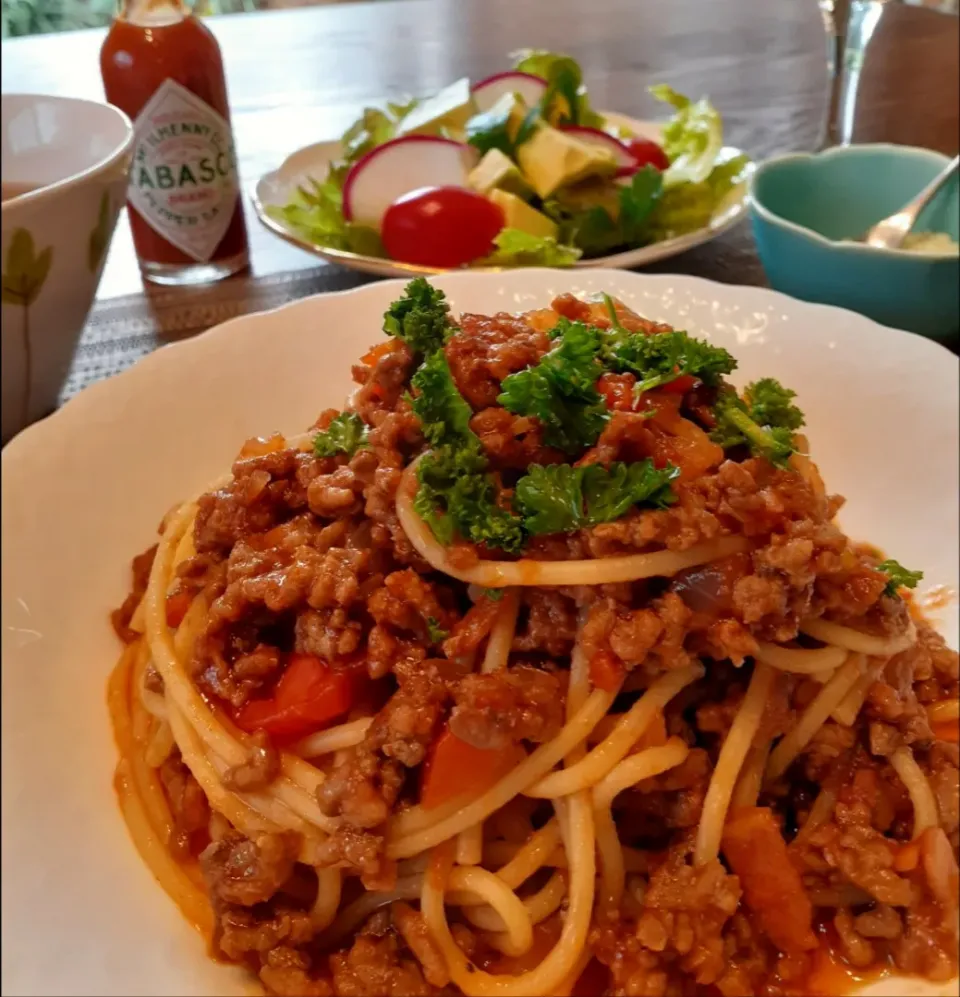 ミートソースパスタ🍝
アボカドサラダ🥑
JALのビーフコンソメ|fumfumさん