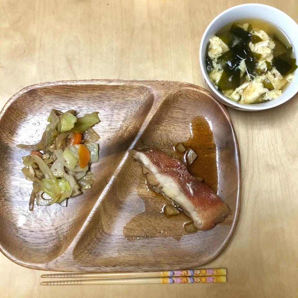 赤魚の煮付け、鶏肉とれんこんのシャキシャキ炒め、かきたま汁|Rioさん