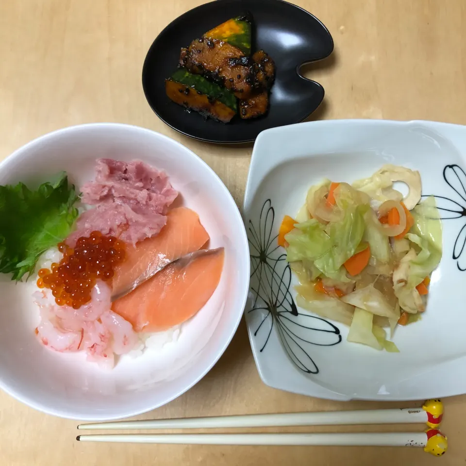 いくらのせ海鮮丼、あっさり煮、かぼちゃのごま炒り|Rioさん