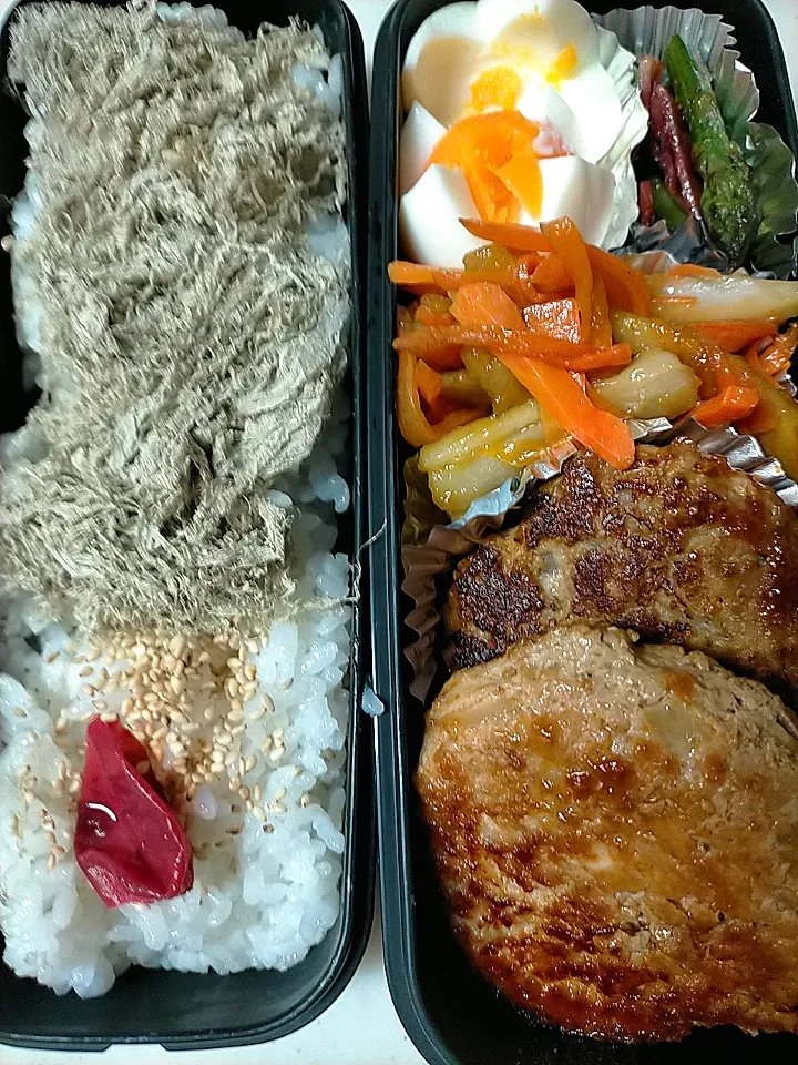 チーズインハンバーグ弁当
★レンコン・人参カレー粉炒め
★アスパラベーコン炒め|芽亜里さん