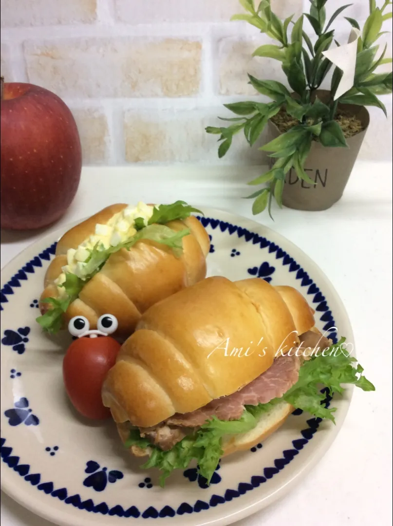 たまごサンドと焼豚サンド😄🥐|あみさん