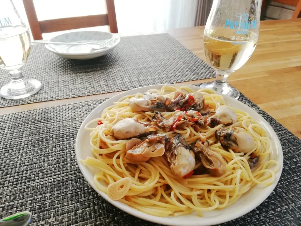 Snapdishの料理写真:旦那さんが作ってくれた牡蠣のオイルパスタ|puniさん