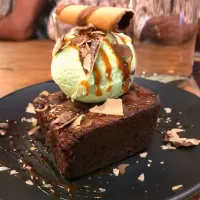 Brownies with Mint Ice-cream 
#hotfudgechocolate
#minticecream|Artie Menonさん