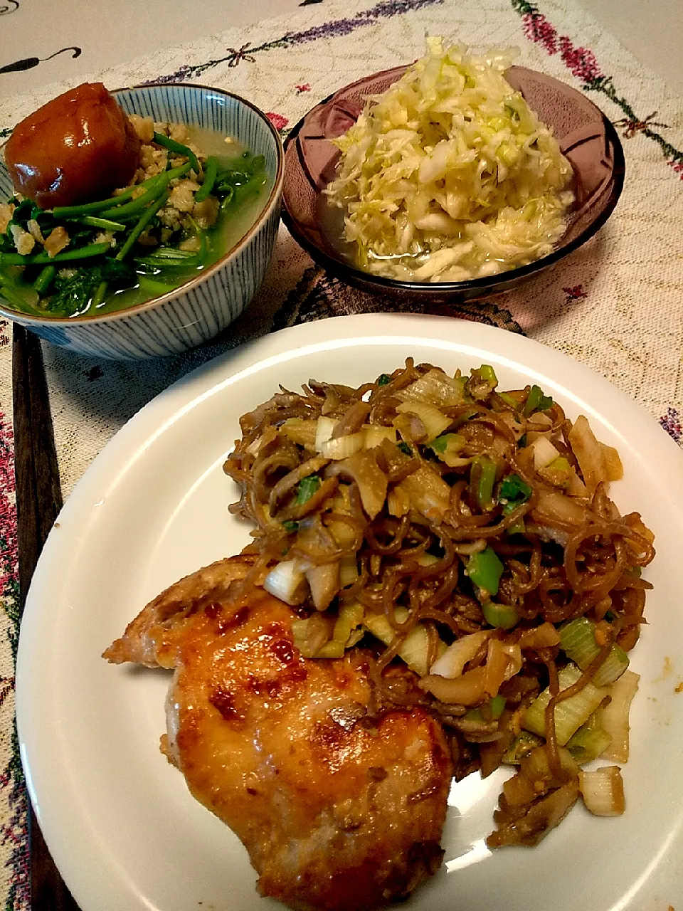 今日のお昼
※鶏もも肉の酒粕味噌漬け焼き
※コンニャクと舞茸のネギ味噌炒め
※セリたっぷりオートミール粥
※酢キャベツ|れあMIXさん