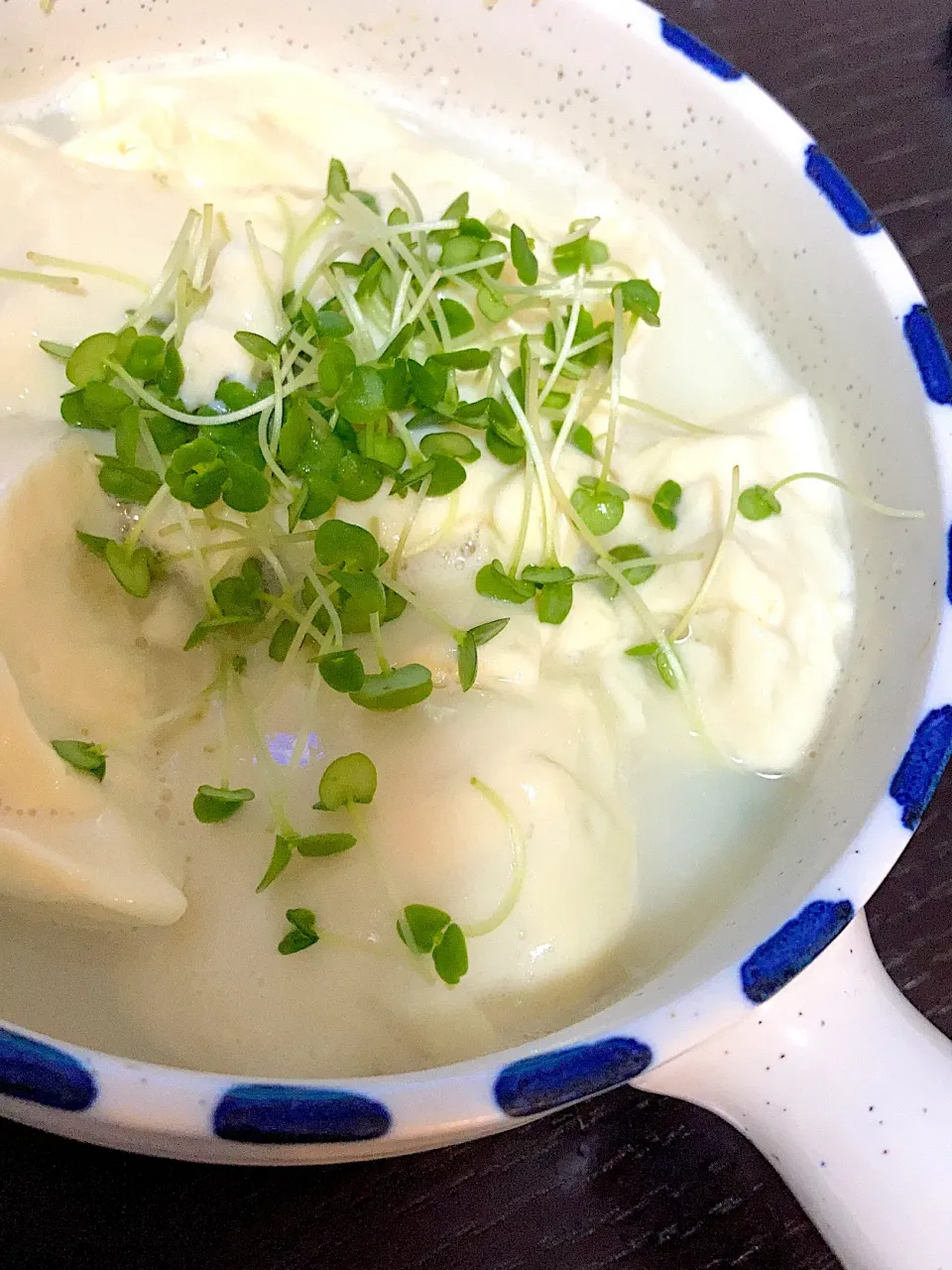 寒いので湯豆腐❄️青じそのスプラウト|colorさん