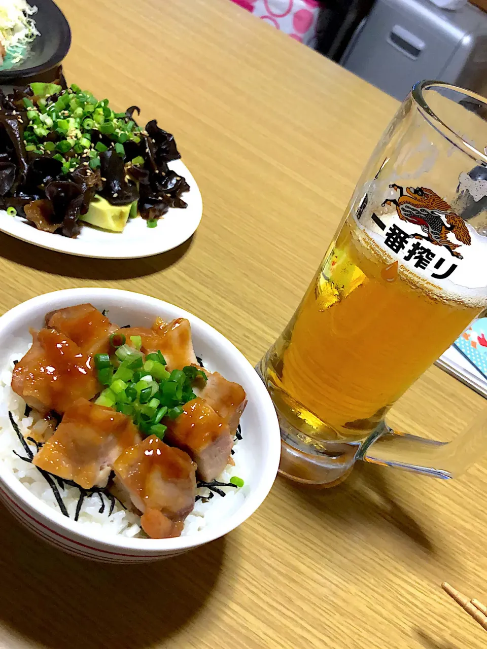 愛のミニ照り焼き丼ビールを添えて|こさん