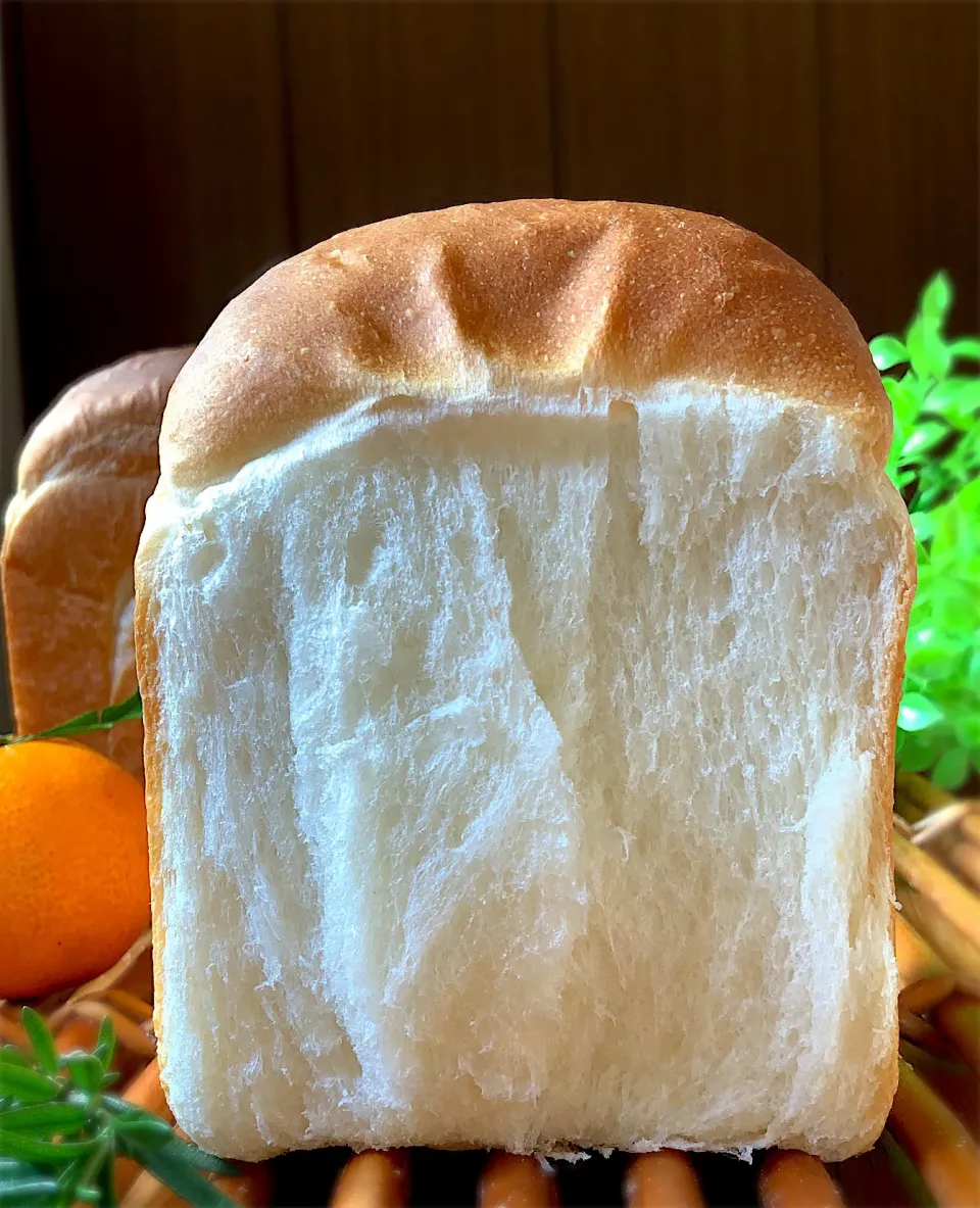 Snapdishの料理写真:しっとりやわらか極みの食パン🍞|9421beruさん