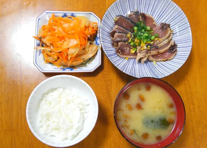 １月６日　鰹のたたき　車麩の南蛮漬け　なめことわかめのお味噌汁|いもこ。さん