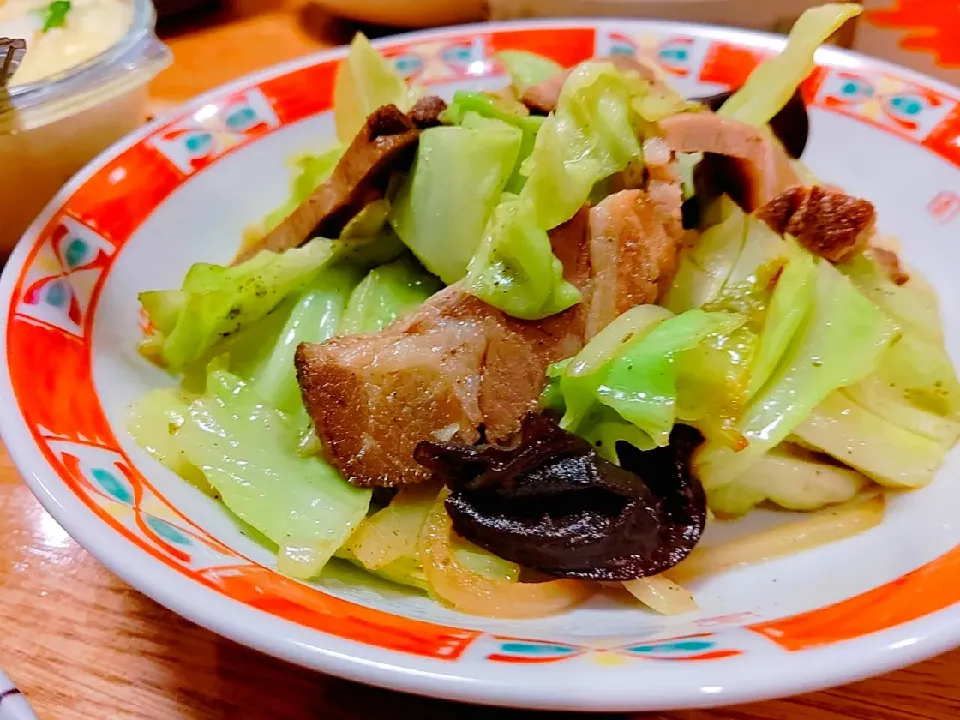 Naomi Furuyaさんの料理 我が家の煮豚と
おうち野菜肉厚キャベツ炒め🐖🥬🧅|Naomi Furuyaさん