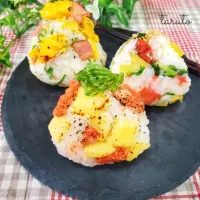 Snapdishの料理写真:お昼ご飯🎵🍙ごちそうおにぎり🍙😋🍴