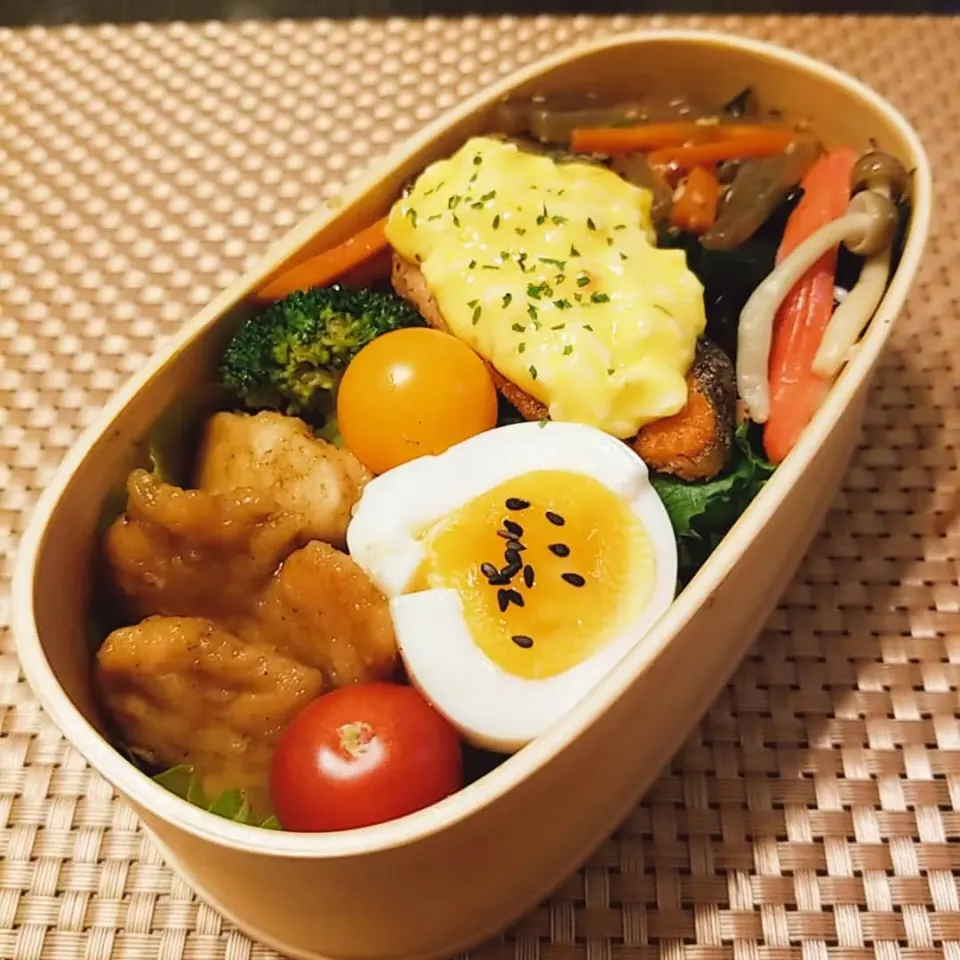 今日のお弁当。鮭のムニエル。|yoshiyoshiさん