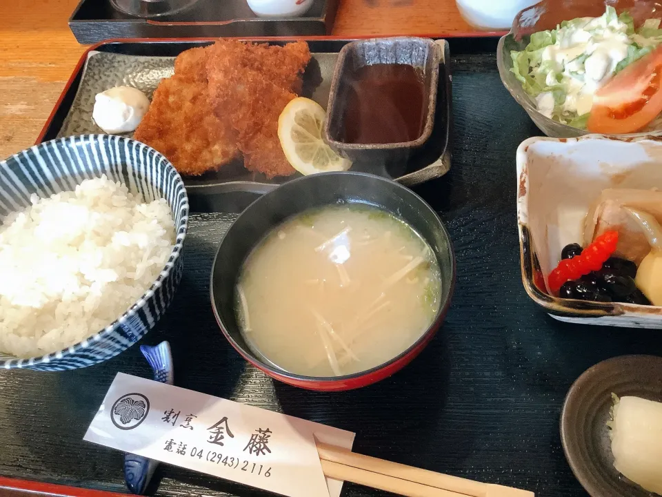 Snapdishの料理写真:今年初のランチはヒレカツ定食😋|アライさんさん