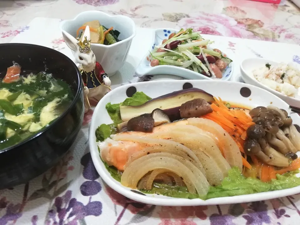 '21,1/8
鮭レンチン蒸しと作りおきで晩ごはん😋|たえさん