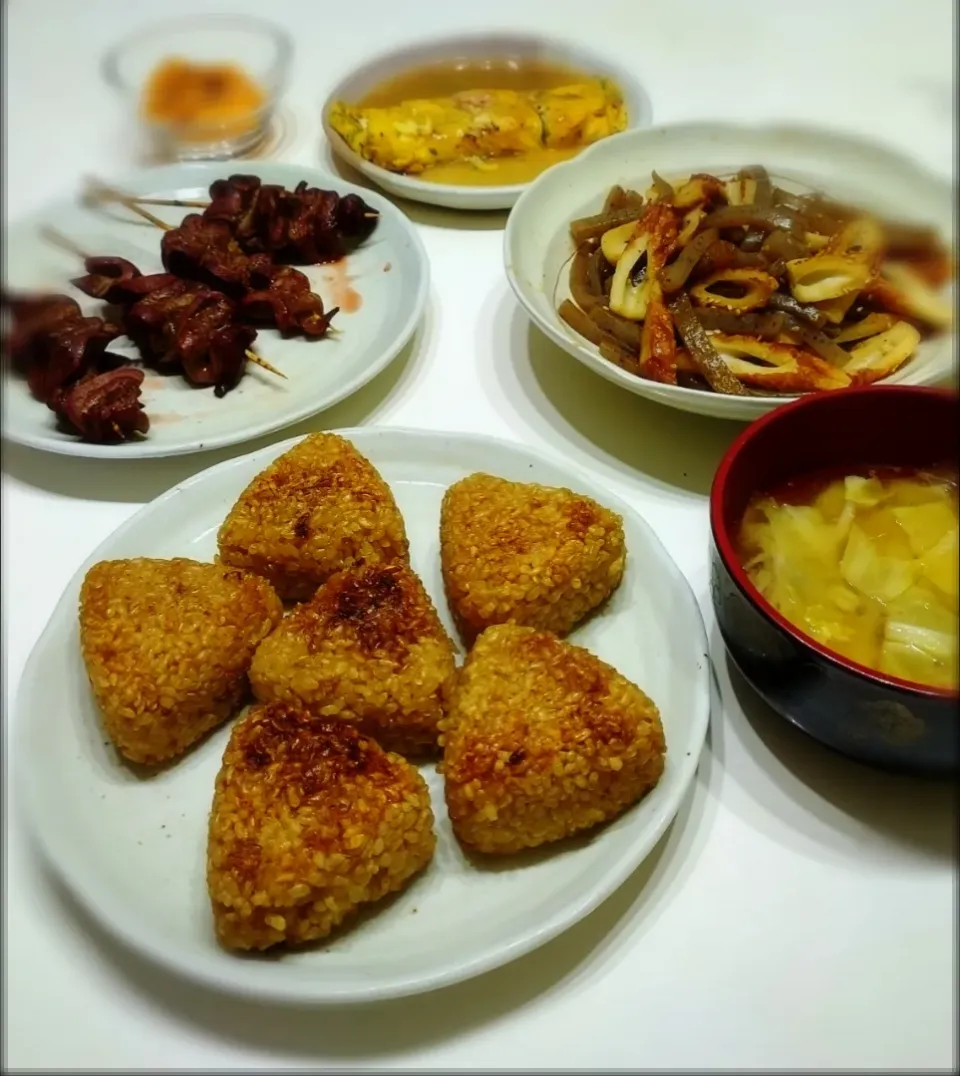 カラちゃんの桜ごはんの焼きおにぎり|みったんさん