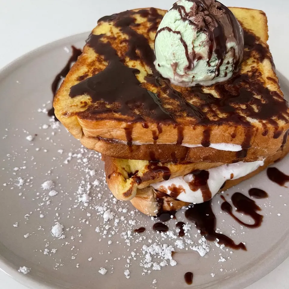 S’mores French Toast with Peppermint Chocolate Chips Ice Cream|デビッドさん