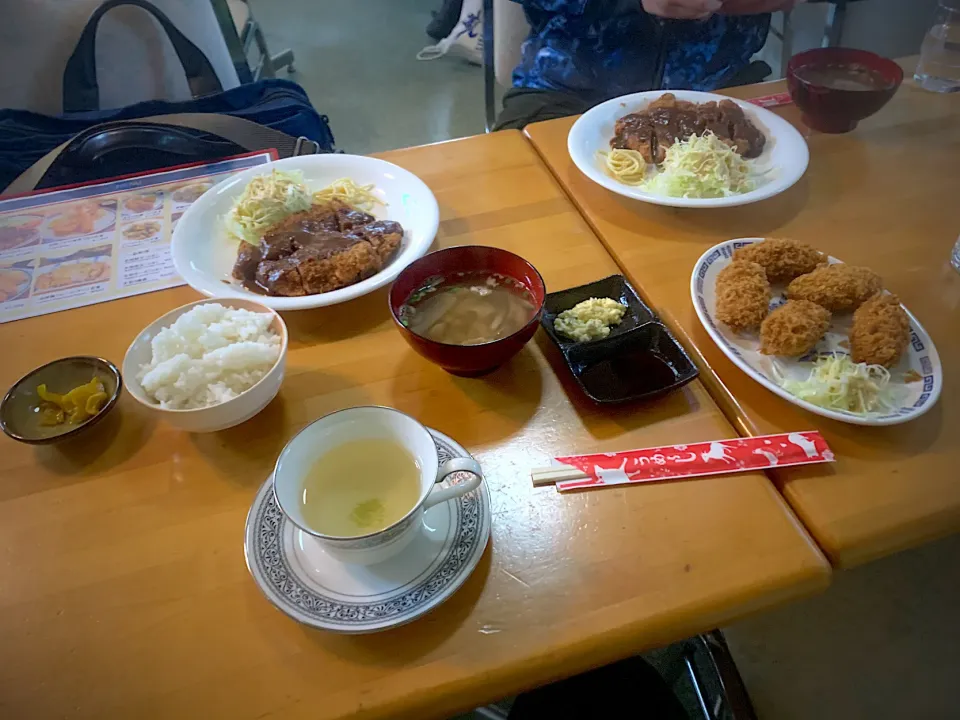 🌈西表島・restaurant白浜🌈lunch🌈トンカツ&カキフライ定食🌈|dabasyuさん