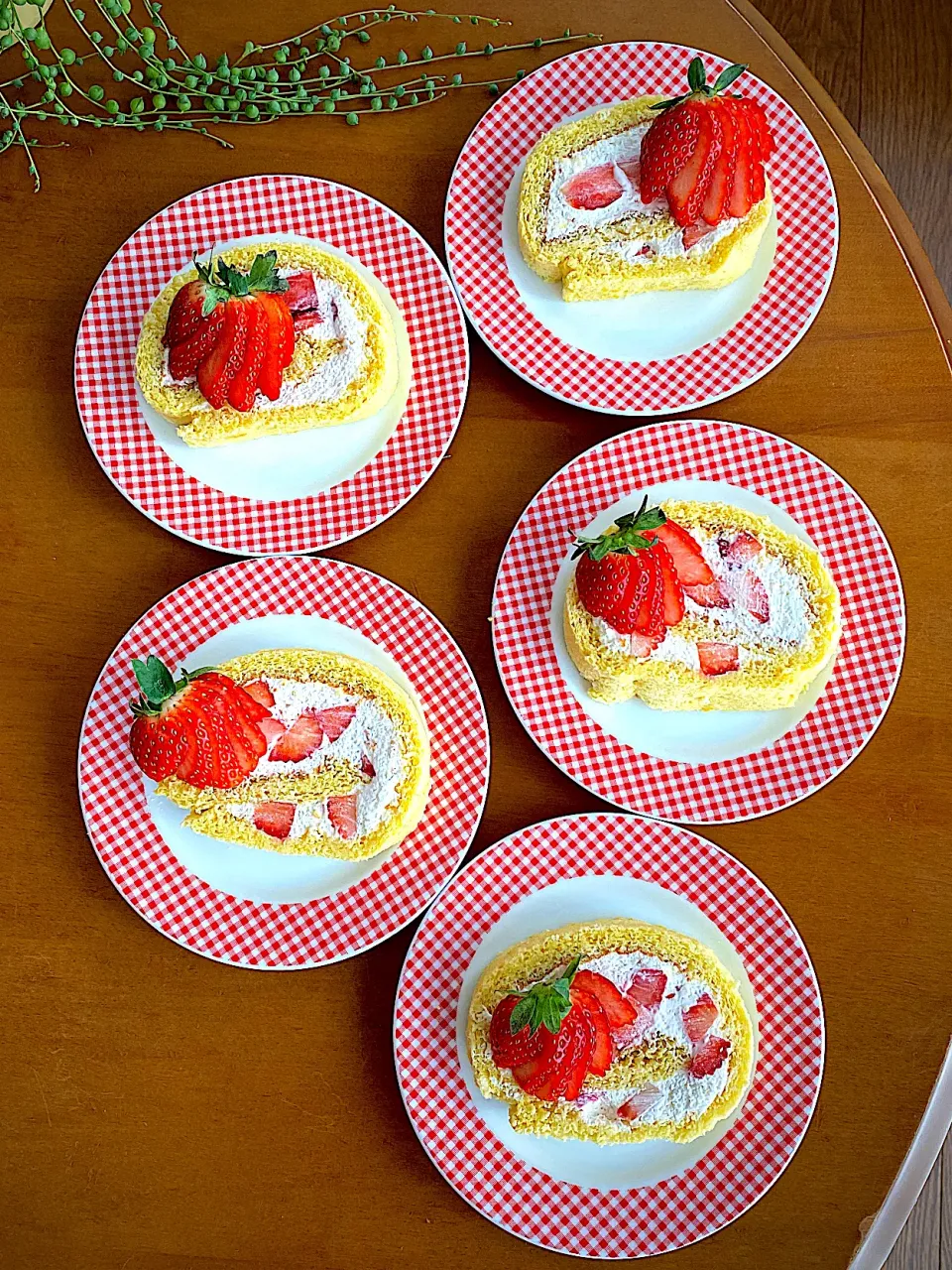 Snapdishの料理写真:いちごのミルキーロール🍓🍓🍓|Miki (^_−)−☆さん