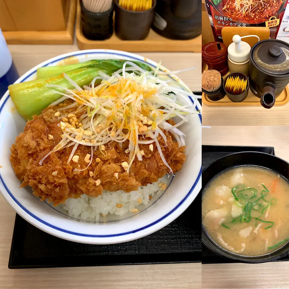 麻辣坦々チキンカツ丼　豚汁小|るみおんさん